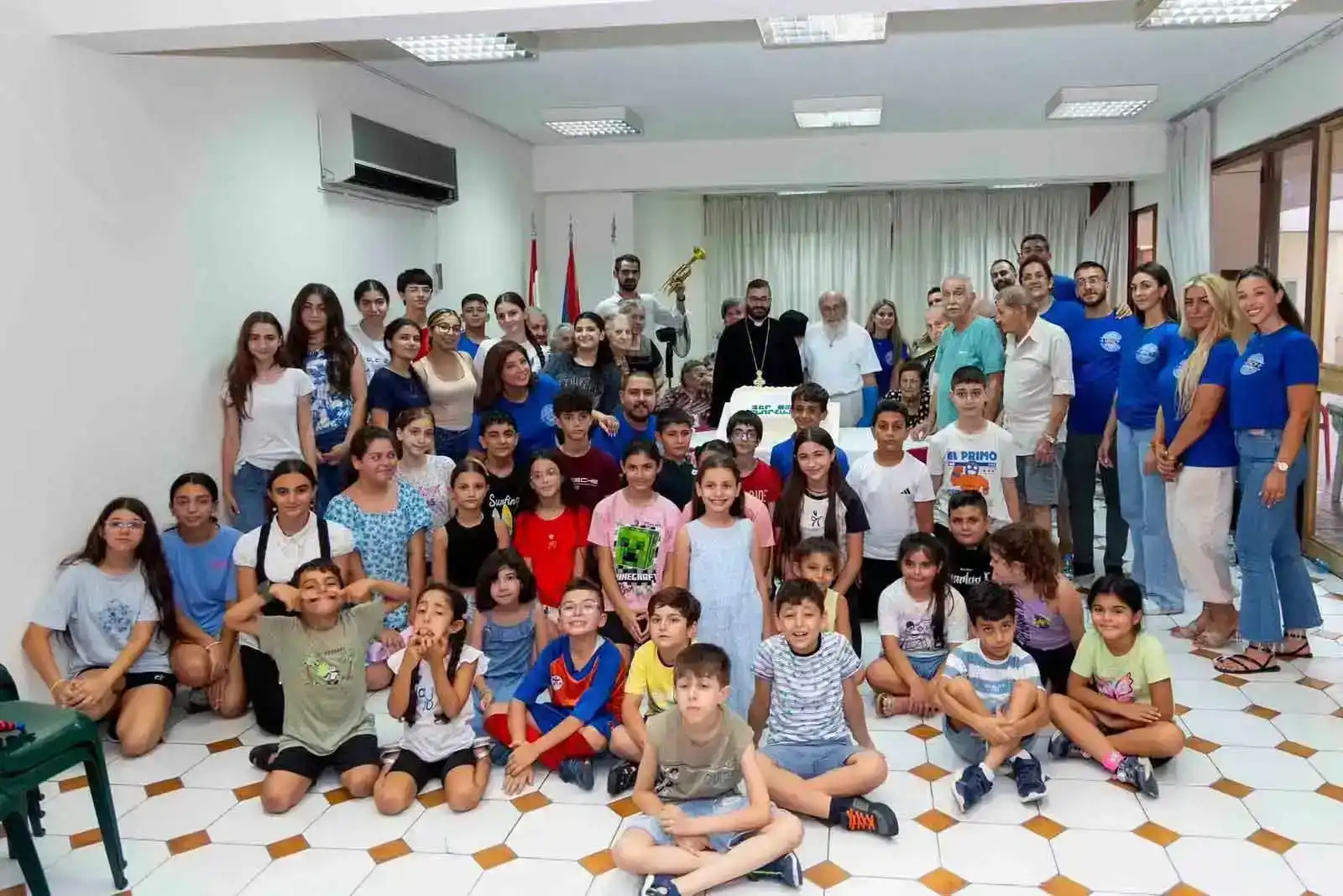 «Նարեկացի» մանկապատանեկան երգչախումբի այցելութիւնը Հայ Ազգային Ծերանոց