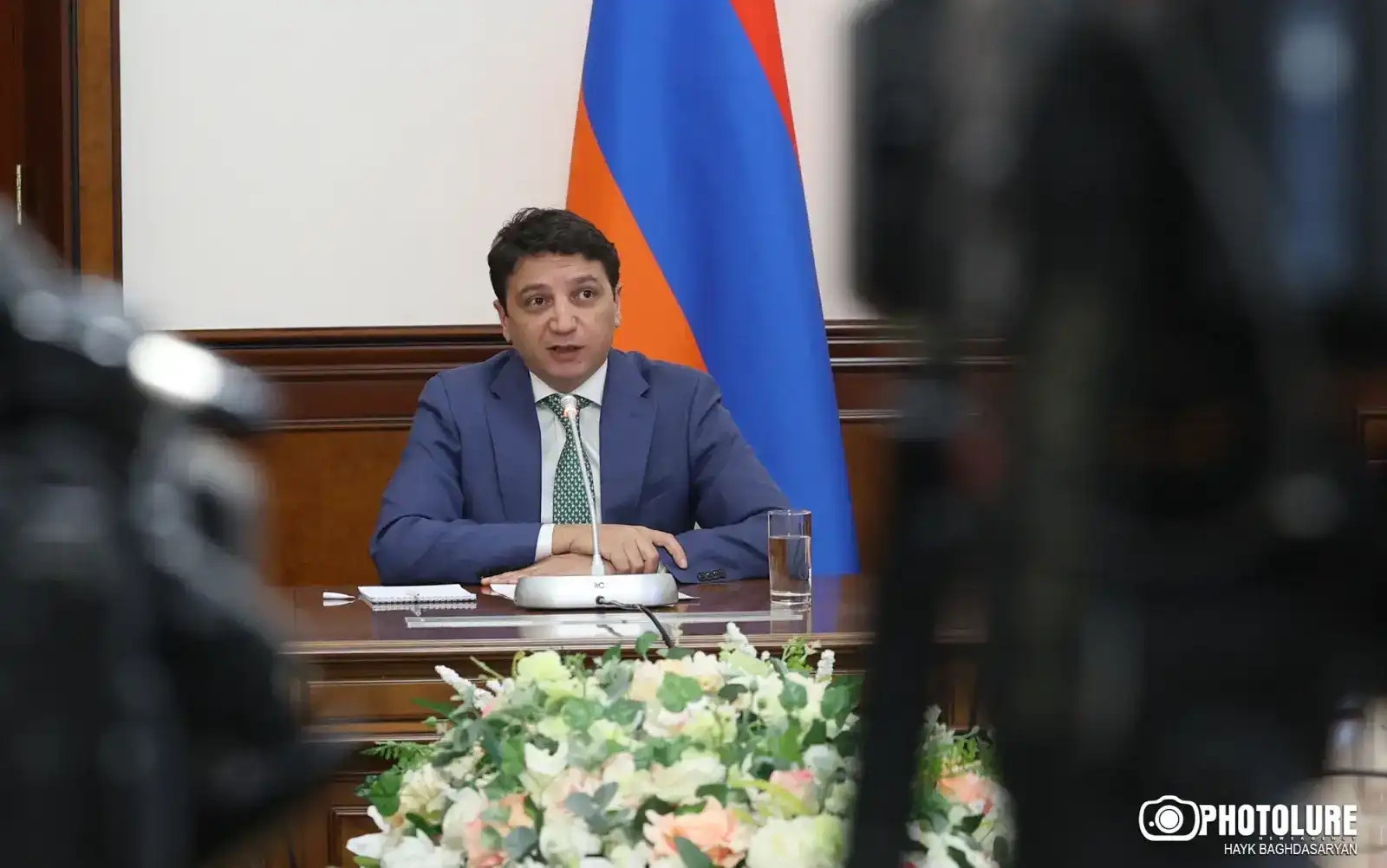 ԵԱՏՄ կամ  ԵՄ-ի միջեւ ընտրութիւն կատարելու խնդրի առջեւ չենք. նախարար
