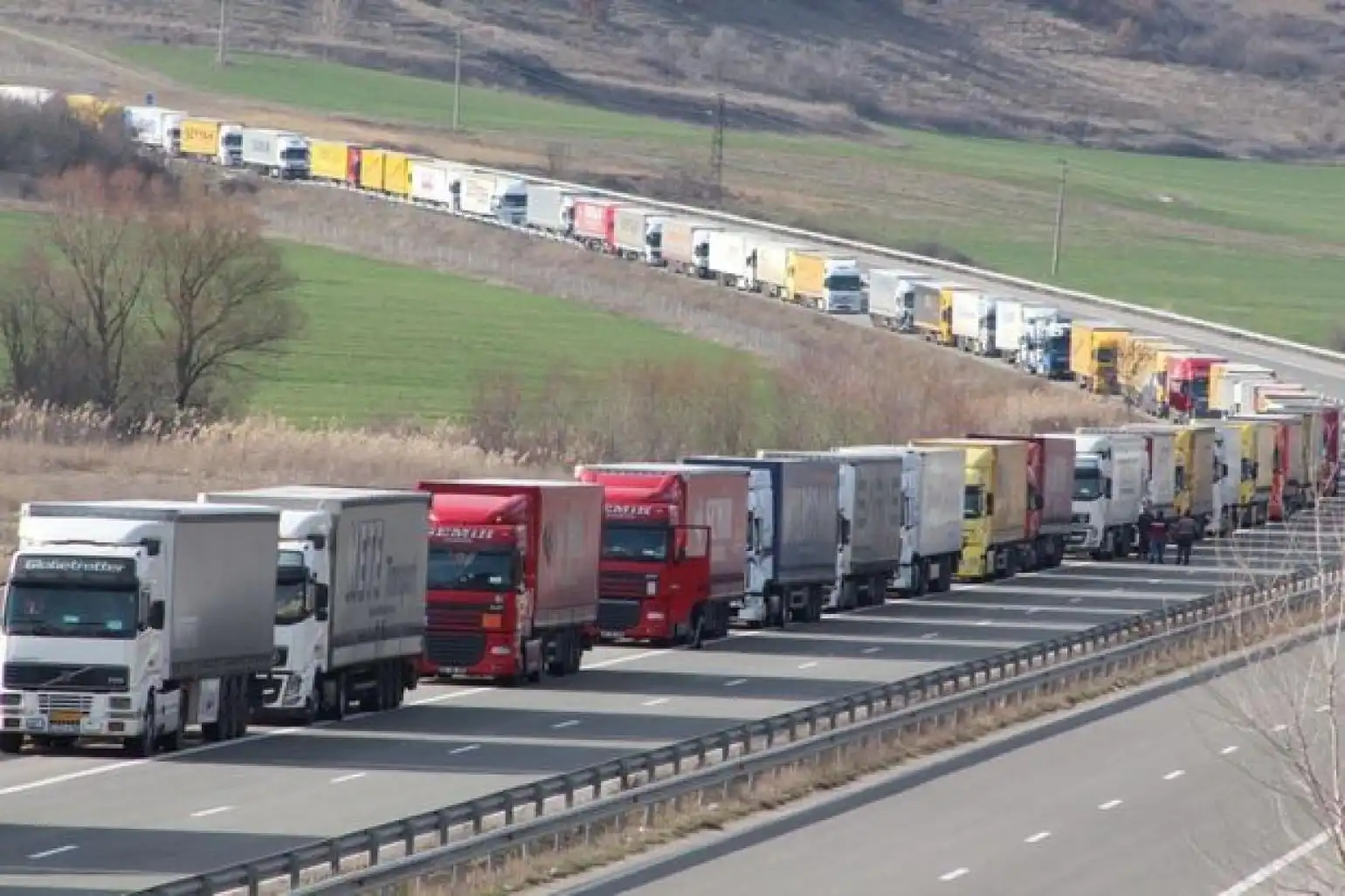 Ատրպէյճան եւ Վրաստան բեռնատարներու խցանման հարցով լուծման ճանապարհ կը փնտռեն