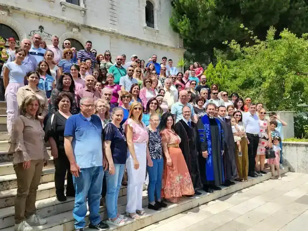 Վեր. Դոկտ. Յարութիւն Սելիմեան՝ Քեսապի Ս. Երրորդութիւն եկեղեցւոյ Վերափոխման տօնի պաշտամունքին