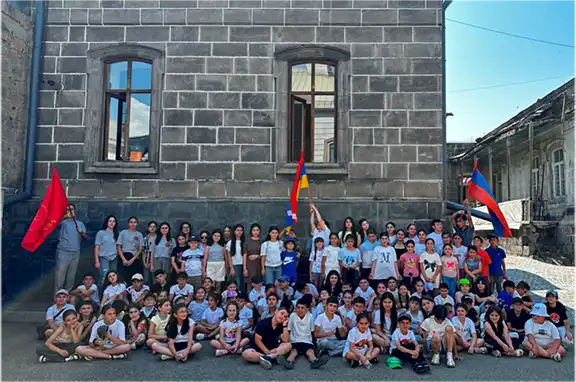 Գիւմրիի «Շիրվանեան» կեդրոնը կը տօնէ Հայաստանի երիտասարդութեան կեանքերը վերափոխող իր գործունէութեան տասնամեակը