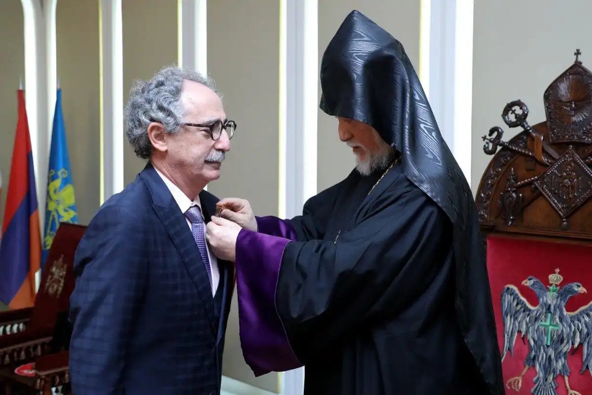 «Ս. Մեսրոպ Մաշտոց» շքանշան ՝ Դոկտ. Հրայր  Ճէպէճեանին