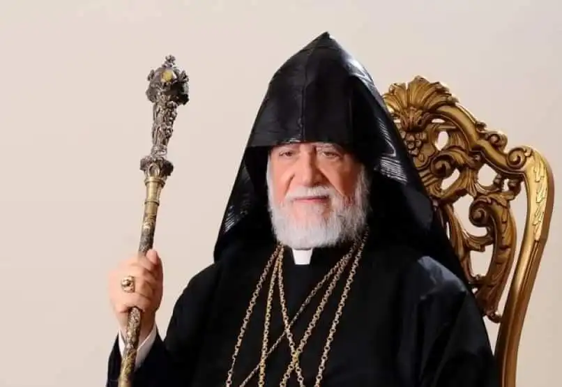 Համախմբուինք  Ազգի ու Հայրենիքի  Գերագոյն Շահերուն Շուրջ Ն.Ս.Օ.Տ.Տ. ԱՐԱՄ Ա. Կաթողիկոսի Ամանորի  Պատգամը 