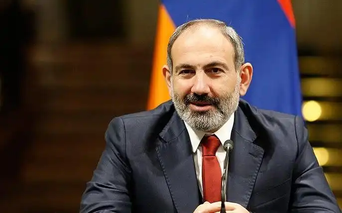 Փաշինեան համակարգի թուլութեան մասին գրառում կատարած է 