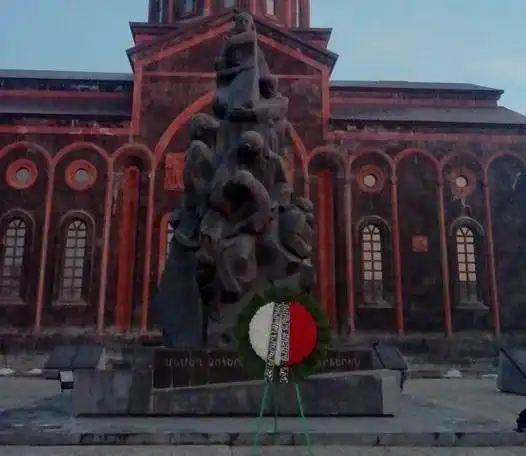 Քոչարեանի անունով ծաղկեպսակ՝ Սպիտակի երկրաշարժի զոհերու յիշատակին 