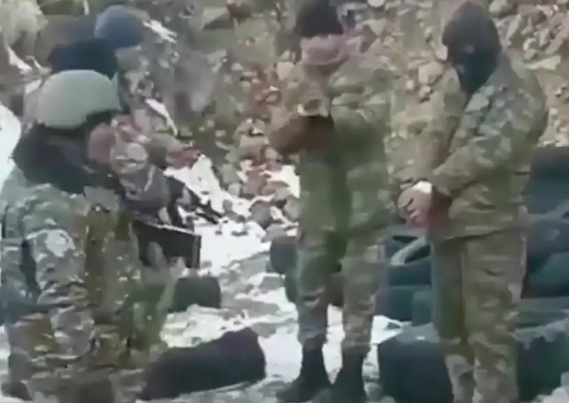 Հայ զինուորականներու կողմէ  ատրպէյճանցի զինուորներու գերեվարումը (Տեսանիւթ) 