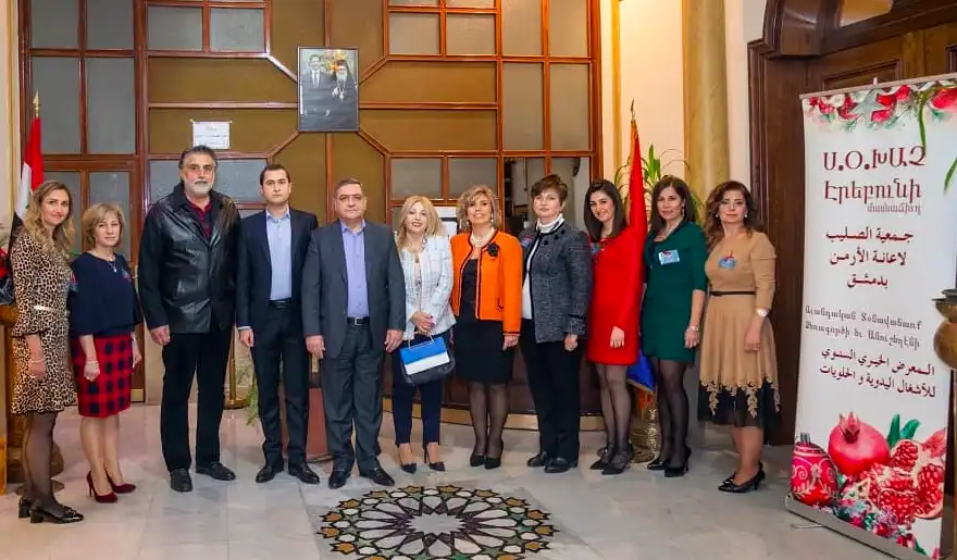 «Միշտ գիտակից իր առաքելութեան».Մեծ   յաջողութեամբ  պսակուած է Ս.Օ.Խ.ի Դամասկոսի   ամանորեայ  տօնավաճառը (Տեսանիւթ)