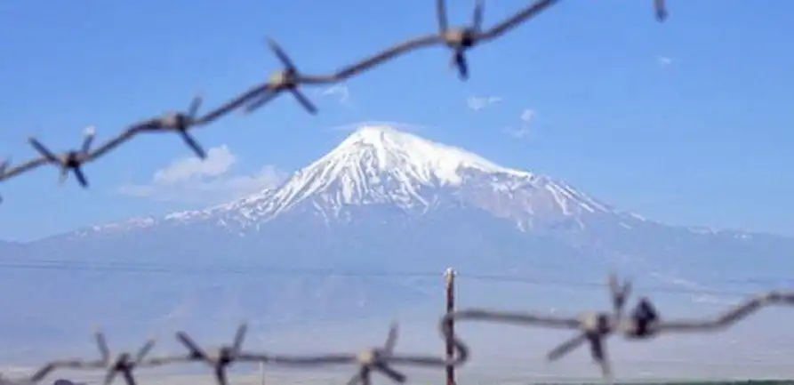 Խմբագրական «Ազդակ»ի. Զիւրիխ 2-ի նախաշեմին. Անկախութեան հռչակագիրին 2-րդ, 4-րդ տողերն ու 11-րդ կէտը