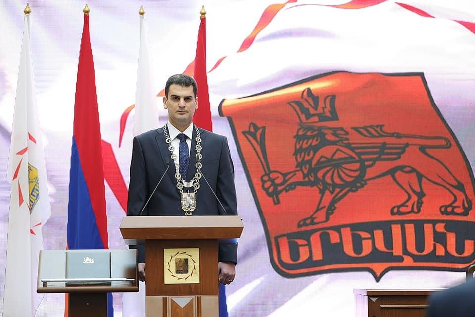 Հրաչեայ Սարգսեան ստանձնեց Երեւանի քաղաքապետի պաշտօնը