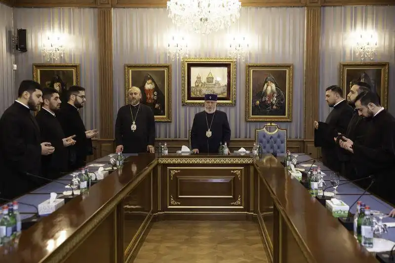 Ամենայն Հայոց Կթողիկոսն ընդունեց քառասնօրեայ պատրաստութեան շրջանն անցած քահանաները