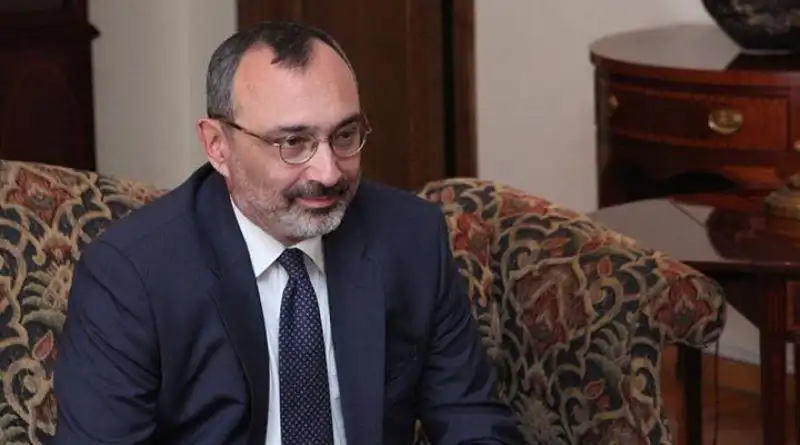 «Այսկերպ սխալ կը վարուինք» Արցախի նախկին նախարար