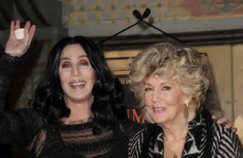 Մահացած է մեծ հայ երգչուհի՝ Շերի մայրիկը 