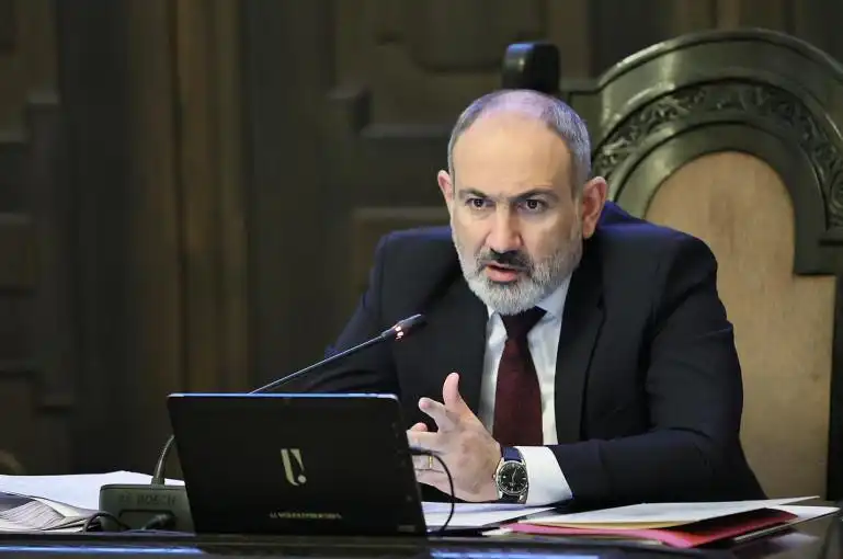 «Ռուսիոյ կեցուածքը անընդունելի է». Փաշինեան կրակ կը ժայթքէ ռուսերուն դէմ  