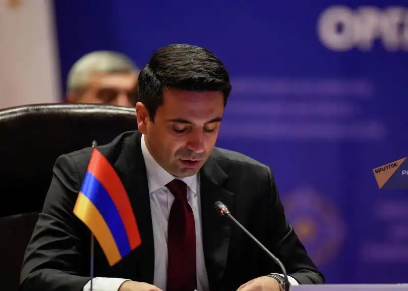 Ատրպէյճան հող կը պատրաստէ Լաչինի միջանցքը փակելու համար. Սիմոնեան 