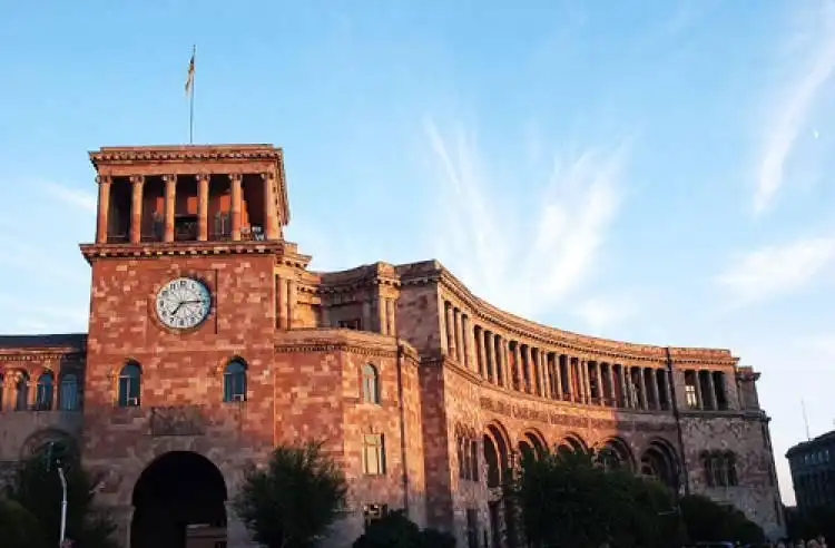 Hraparak.am Մեծ ծախսեր կը դրուին կառավարութեան շէնքը վերանորոգելու համար