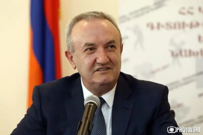 Վահրամ Դումանեանն այլեւս նախարար չէ 