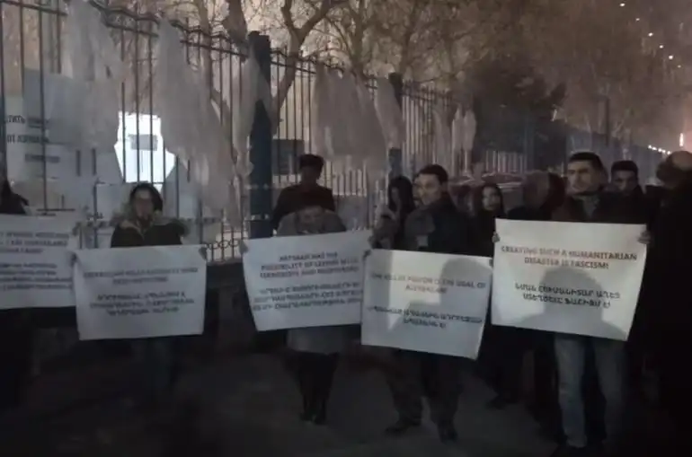 Բժիշկները բողոքի հաւաք կայացուցին 