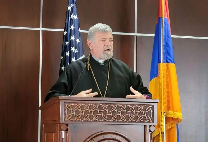 Ձօն՝ Ս. Խաչ Մայր Տաճարի հարիւրամեակին