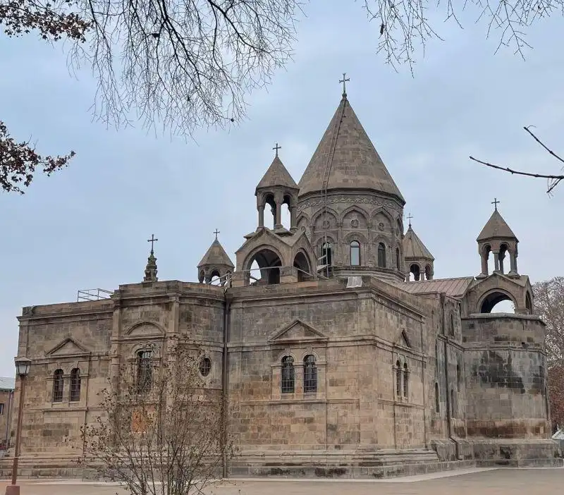 Մայր  Աթոռը կը դատապարտէ 