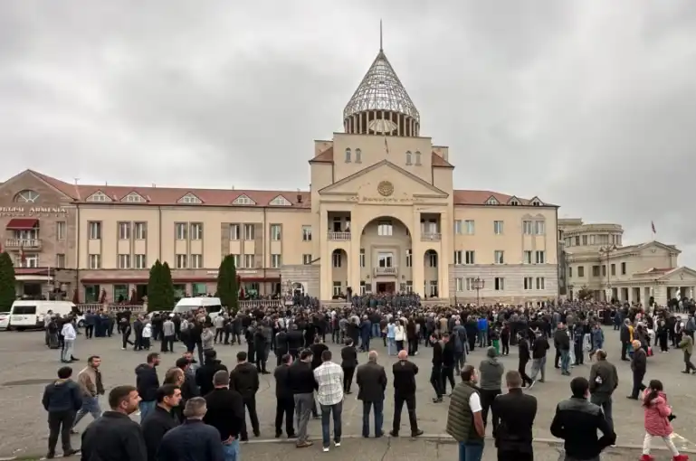 «Արցախը լուծարելու հրամանագիրն այլեւս գոյութիւն չունի. Յունուարի 1ից Արցախը չի լուծարուելու». Ս. Շահրամանեանի խորհրդական