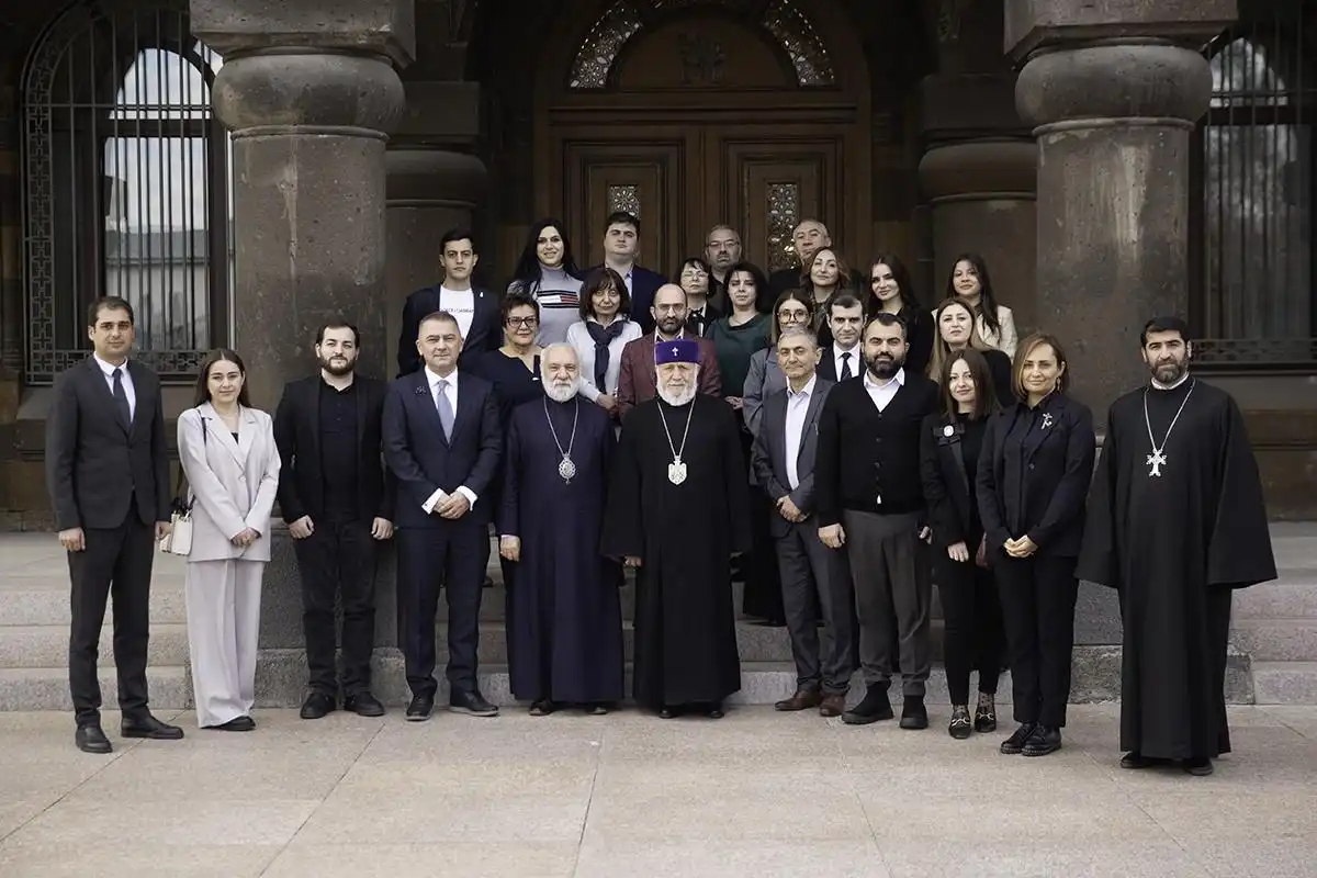 Ամենայն Հայոց Կաթողիկոսն ընդունեց «Նյումեգ» հրատարակչության ստեղծագործական կազմին