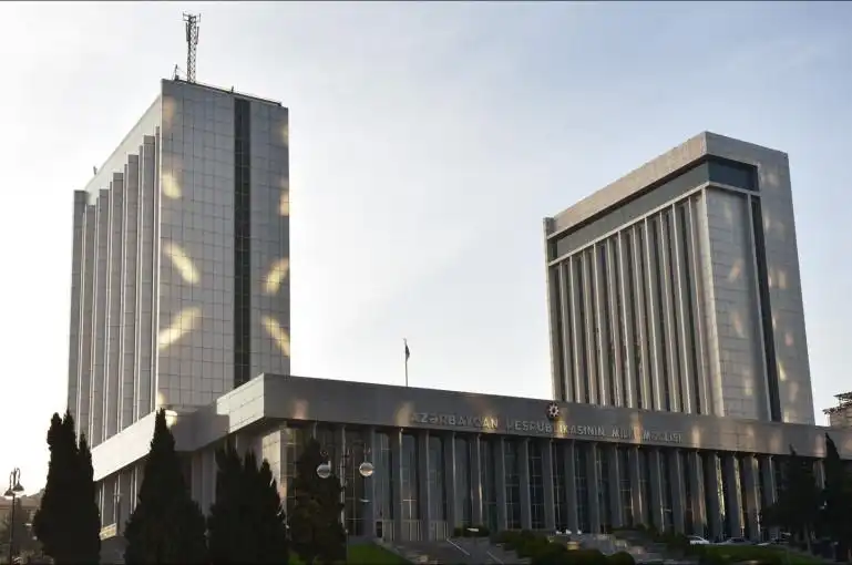 Պաքուի «Միլլի մեճլիս» ը յայտարարութիւն ընդունած է «արեւմտեան ատրպէյճանցիներու»՝ իրենց «պատմական հայրենիք» վերադառնալու վերաբերեալ 