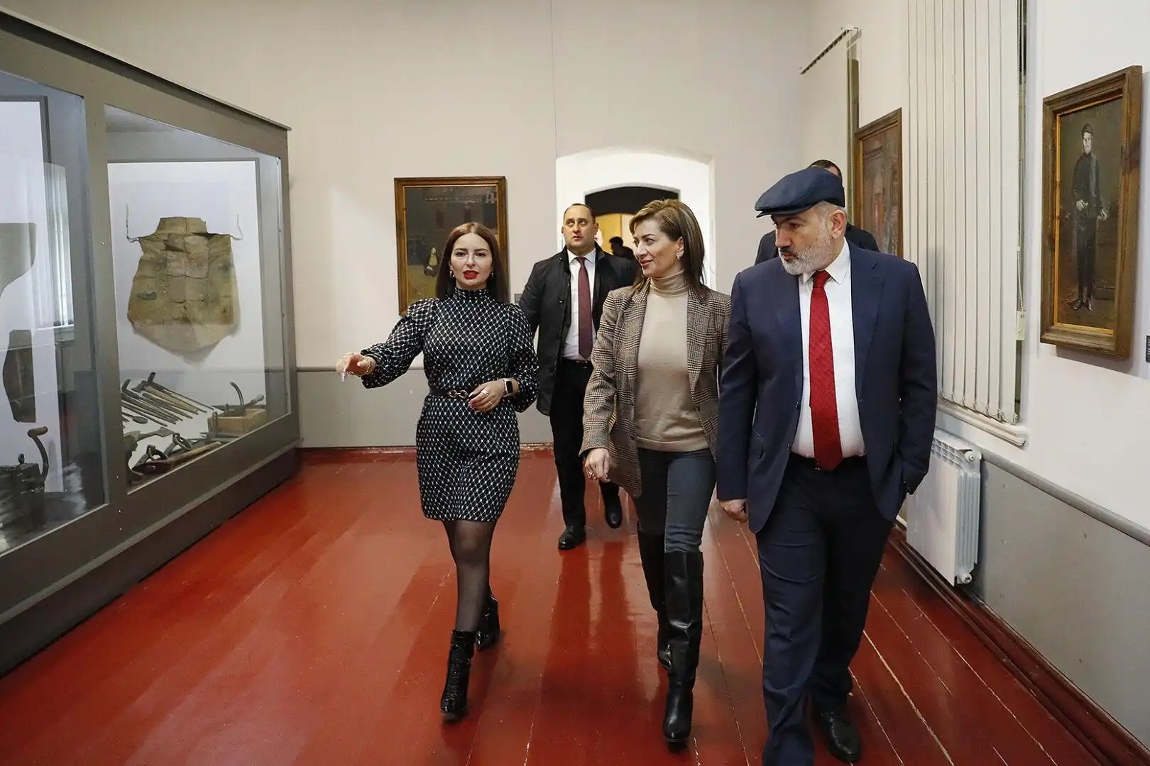 Վարչապետը տիկնոջ հետ այցելած է «Կոմունիզմի մահուան տեսիլները» խորագրով ցուցահանդէս