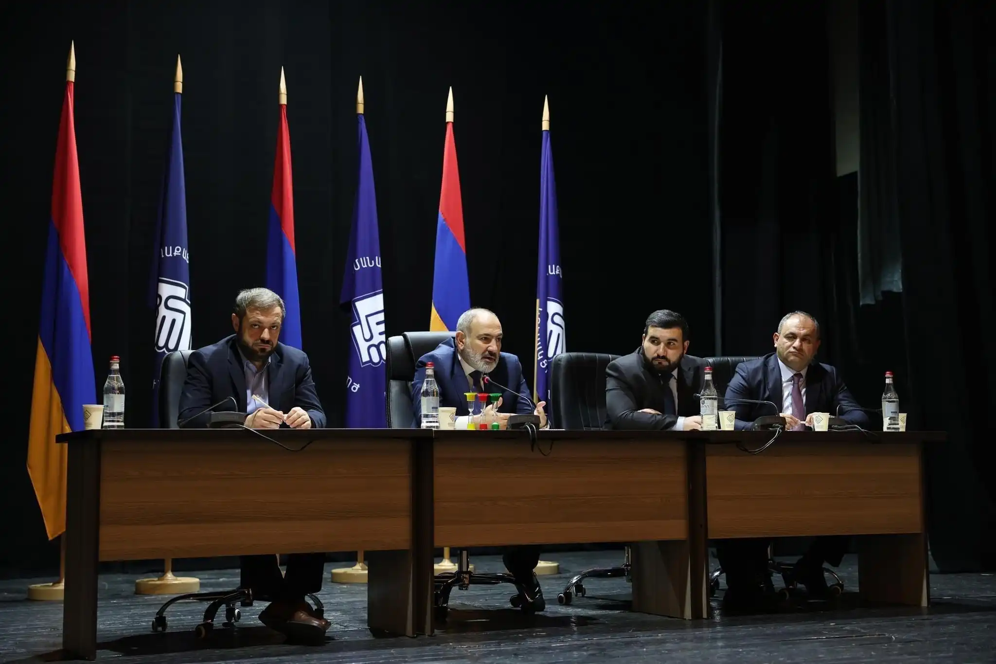 Փաշինեան ելոյթ ունեցած է «Քաղաքացիական պայմանագիր»ի փակ ներքին ժողովին 
