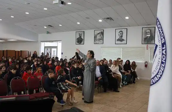 Լոս Անճելըս. Գերշ. Տ. Յովնան Արք. Տէրտէրեանի այցը ՝ Մերտինեան եւ Մանուկեան-Տէմիրճեան վարժարաններ