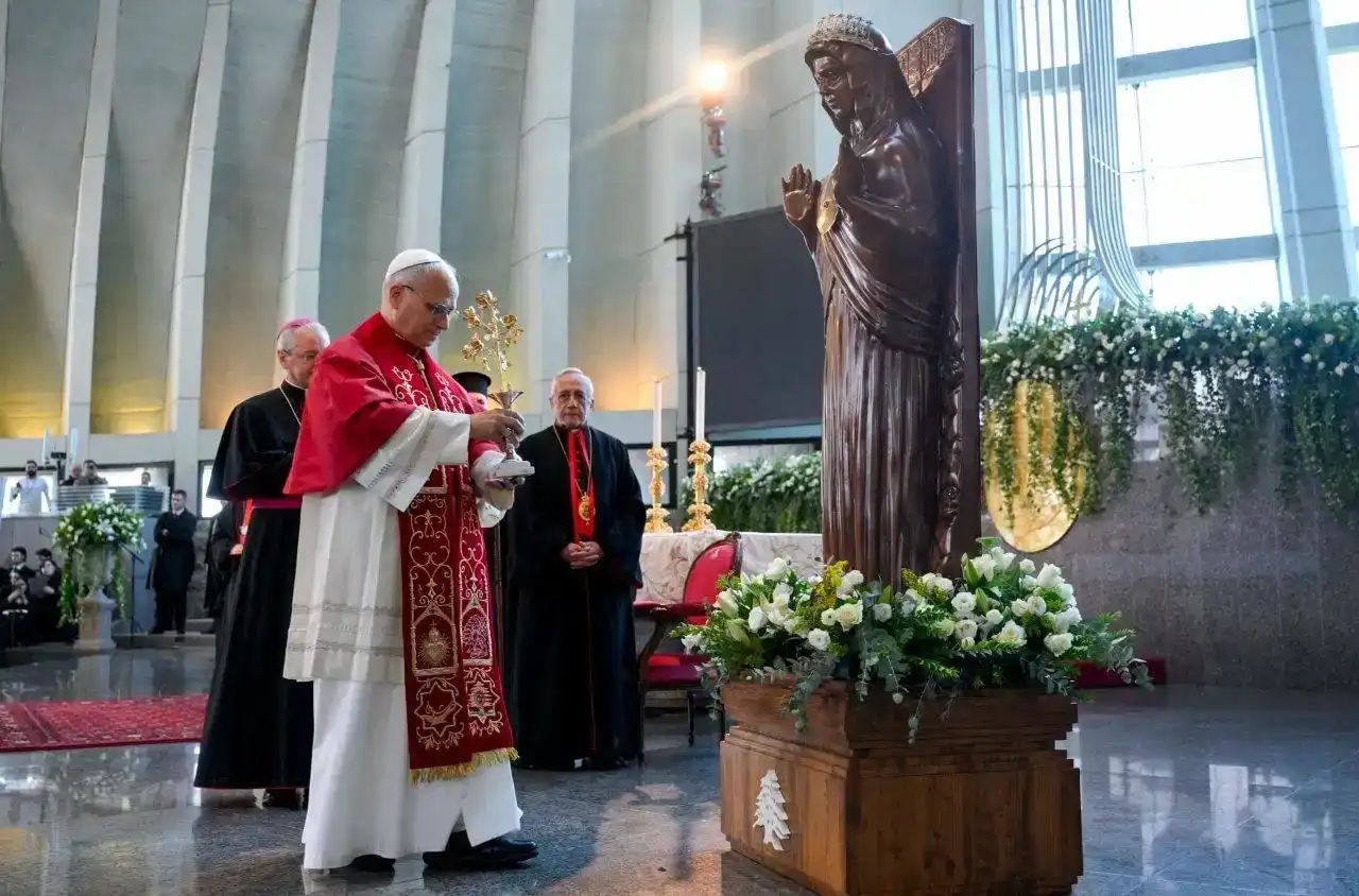 «Ձեր ներկայութիւնը մեզի կը յիշեցնէ`որ Աստուած մեր հետն է։ Եկեղեցին մեր հետն է։ Մենք առանձին չենք». Ռաֆայէլ Պետրոս ԻԱ.ը՝ Լեւոն Պապին