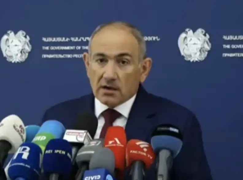 Փաշինեան  ընդունեց, որ տարբեր ձեւերով կը միջամտէ, որ զեղջուի Կաթողիկոսին անունը 