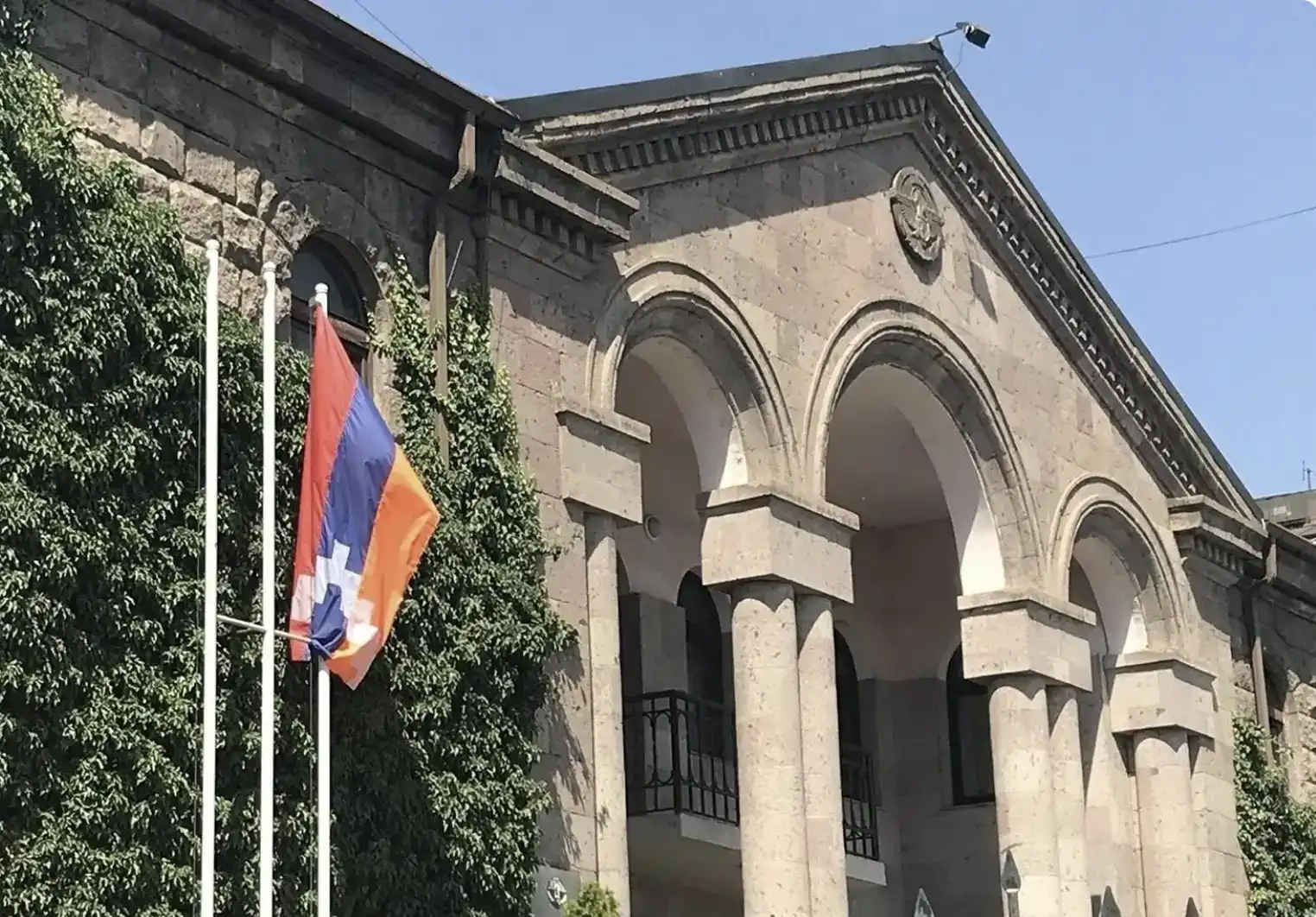 ՔԿ-ն քննչական գործողութիւններ կատարած է Հայաստանի մէջ ԼՂ ներկայացուցչութեան շէնքին մէջ