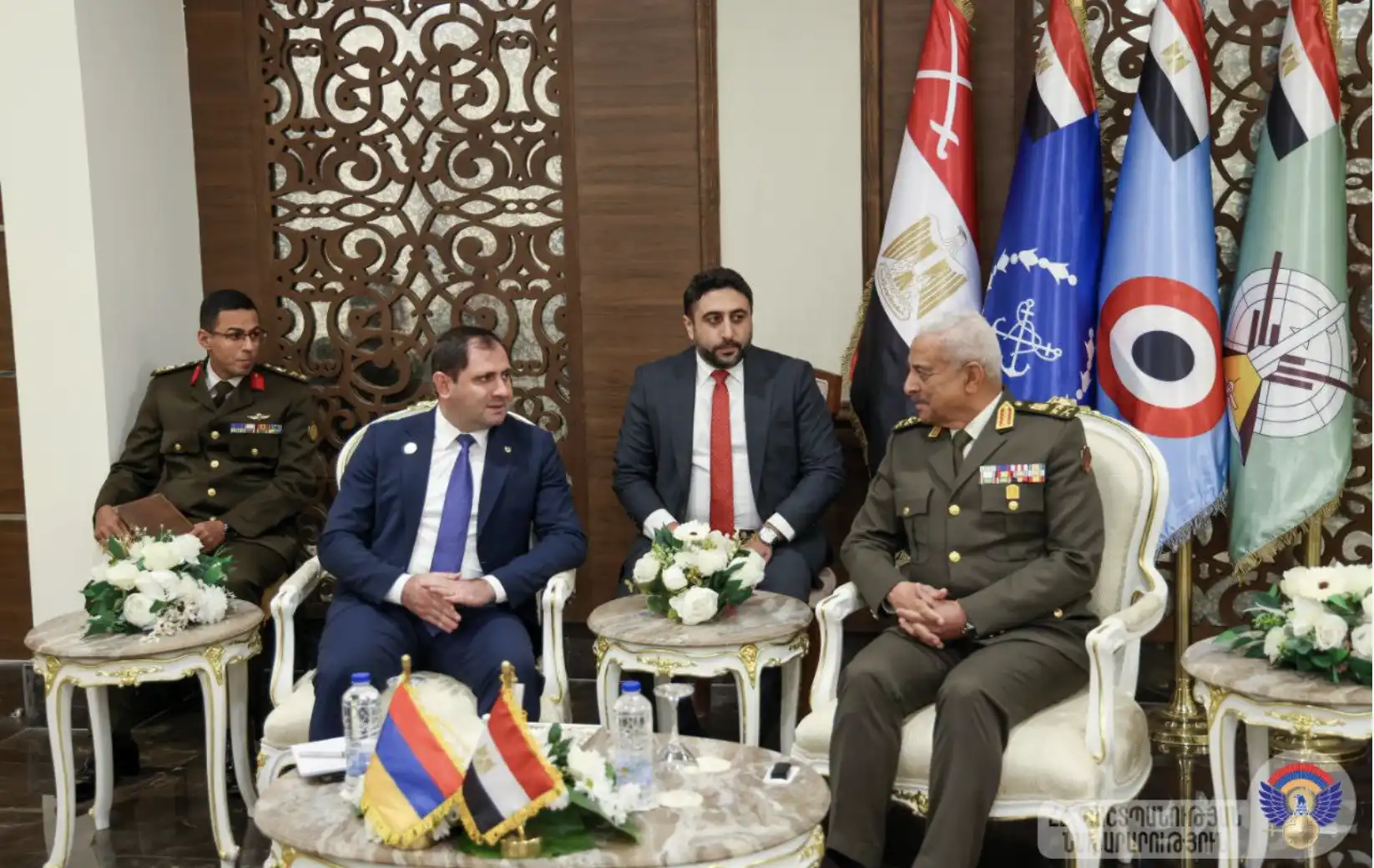 Հայաստանի եւ Եգիպտոսի պաշտպանութեան նախարարները քննարկած են հնարաւոր համագործակցութիւնը