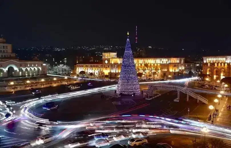 Յառաջիկայ Կիրակի օր. Տօնածառի լոյսերու վառում եւ մեծ համերգ 