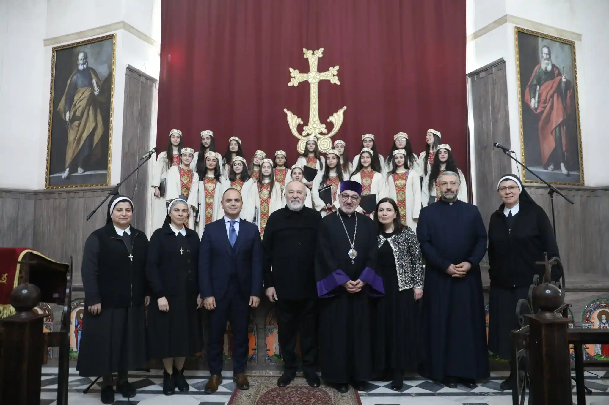 Գիւմրի. Յանձնակատար Զարեհ Սինանեան մասնակից Հայ Կաթողիկէ Սուրբ Ծննդեան արարողութեան          