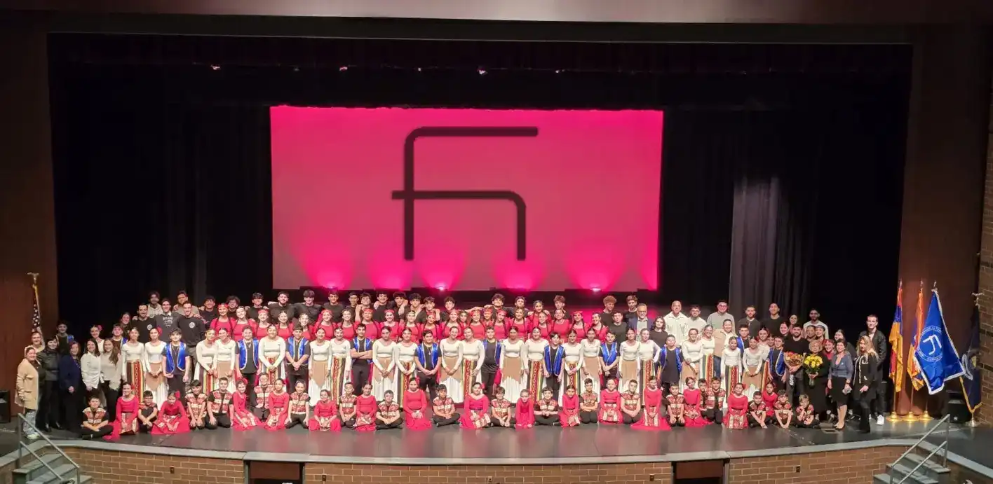 Քսանամեայ «Արաքս» պարախումբի ելոյթը Տիթրոյթի մէջ