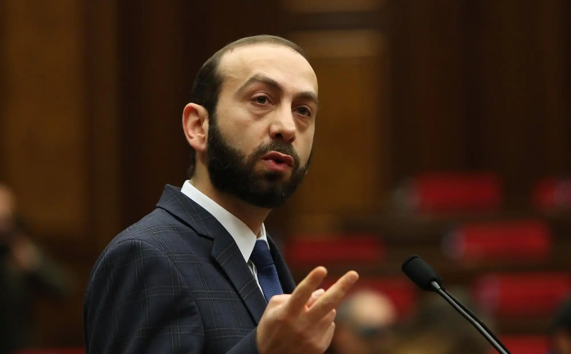 Հայաստանի ԱԳ նախարարը  գրեթէ չի շփուիր  դեսպաններուն հետ. «Հրապարակ» 