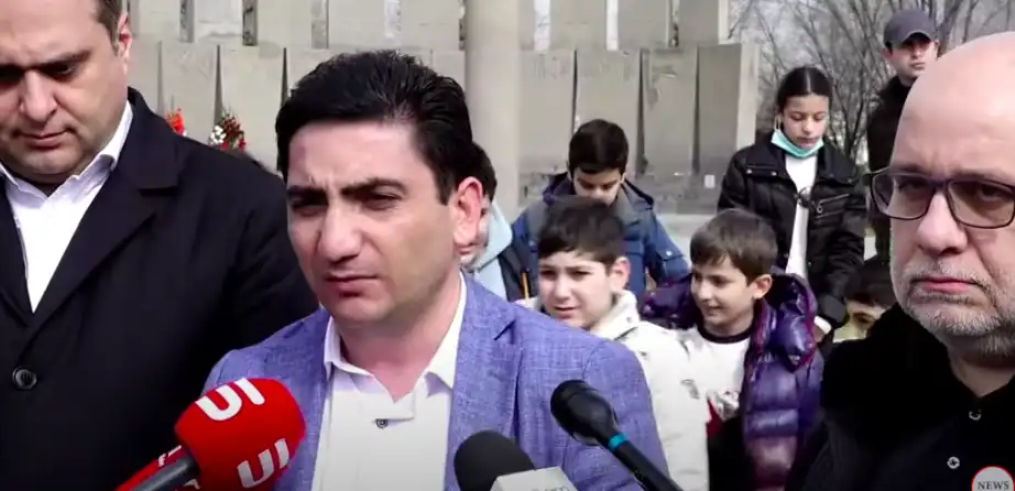 Եռաբլուրի մէջ. Մեկնարկեց  Փաշինեանի  հրաժարականը պահանջող  ստորագրահաւաքը