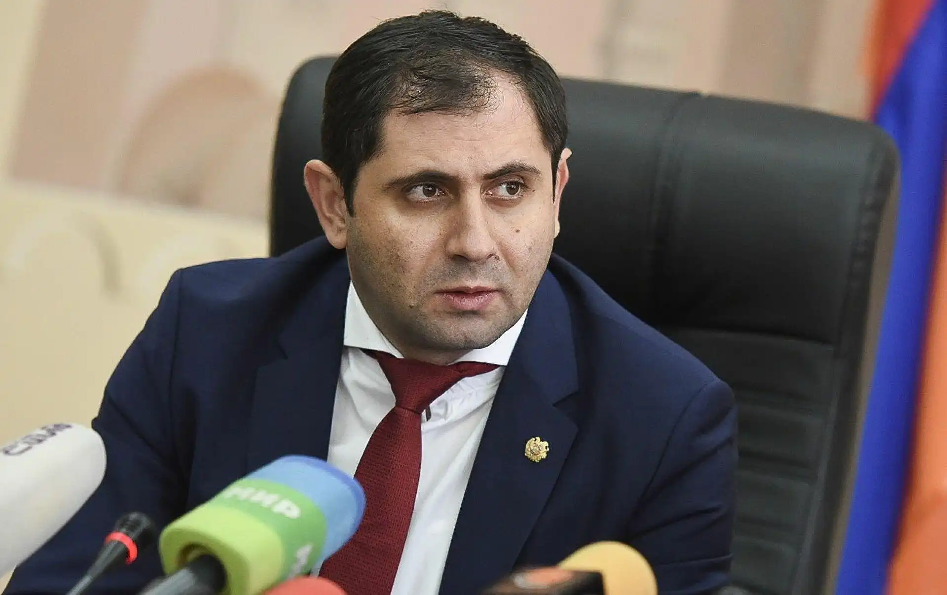 Նախարար Պապիկեան  դէպի Մոսկուա  ուղեւորուեցաւ 