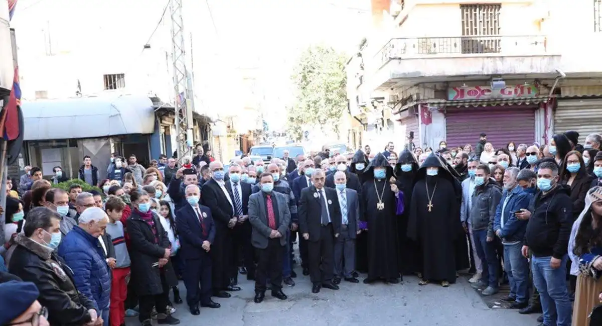 Ժողովրդային մեծ ընդունելութեան ներքոյ. Արամ Ա.ի  այցը Նոր Սիս թաղամաս 