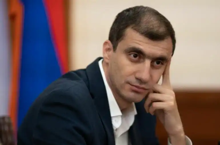 «Ռուբէն Վարդանեանը հրաժարական չի տալու, պաշտօնանկութեան դէպքում Արցախից չի հեռանայ». Մեսրոպ Առաքելեան