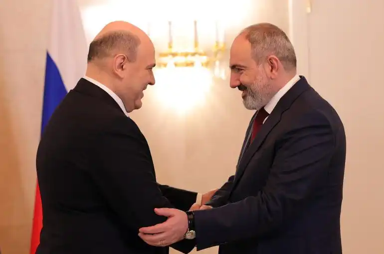 Փաշինեանն ու տիկինը դէպի Ալմա Աթա. Նախատեսուած է հանդիպում Միսուշթինի հետ 