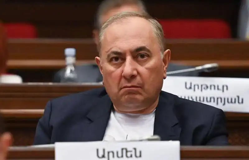 Արմէն Չարչեան պարտաւորուած պիտի ըլլայ չբացակայիլ երկրէն 