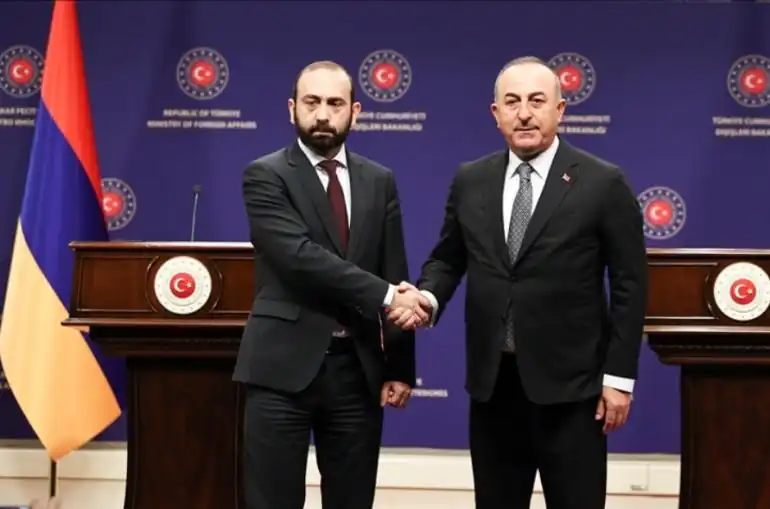 Միրզոյեան ժամանեց Անգարա. Հանդիպում Չաւուշօղլուի հետ ու ապա մամլոյ միացեալ  ասուլիս