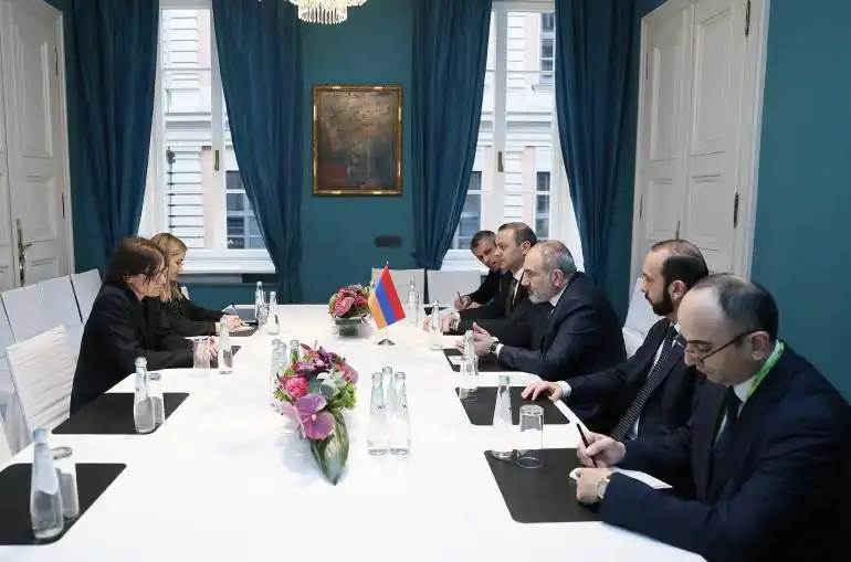 Փաշինեան հանդիպած է «Կարմիր Խաչ»ի  պատասխանատուներուն հետ 