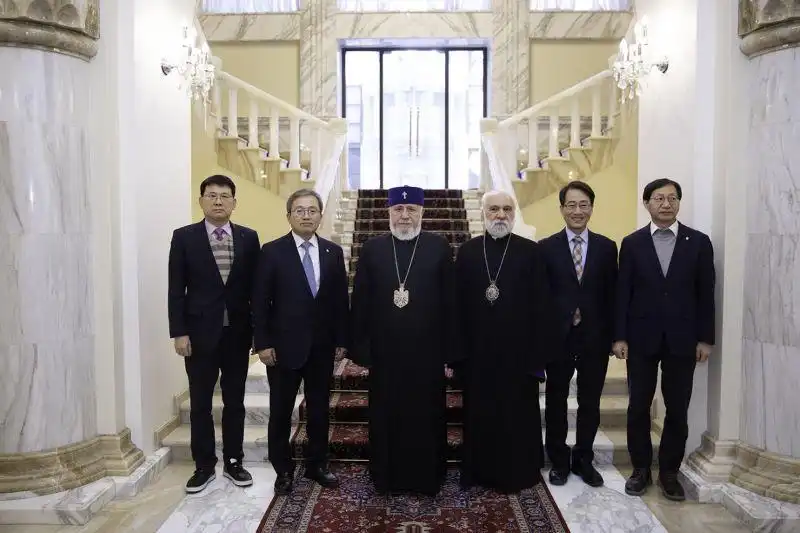 Ամենայն Հայոց Կաթողիկոսն ընդունեց Քորէա-Հայաստան բարեկամական խումբի պատուիրակութիւնը