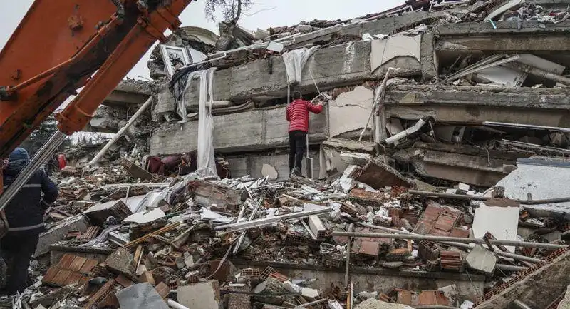 Խմբագրական «Ազդակ»ի. Մարդասիրականի անուան տակ քաղաքական եւ ընտրական