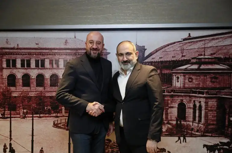 Փաշինեան ոչ պաշտօնական հանդիպում ունեցաւ Շարլ Միշէլի հետ