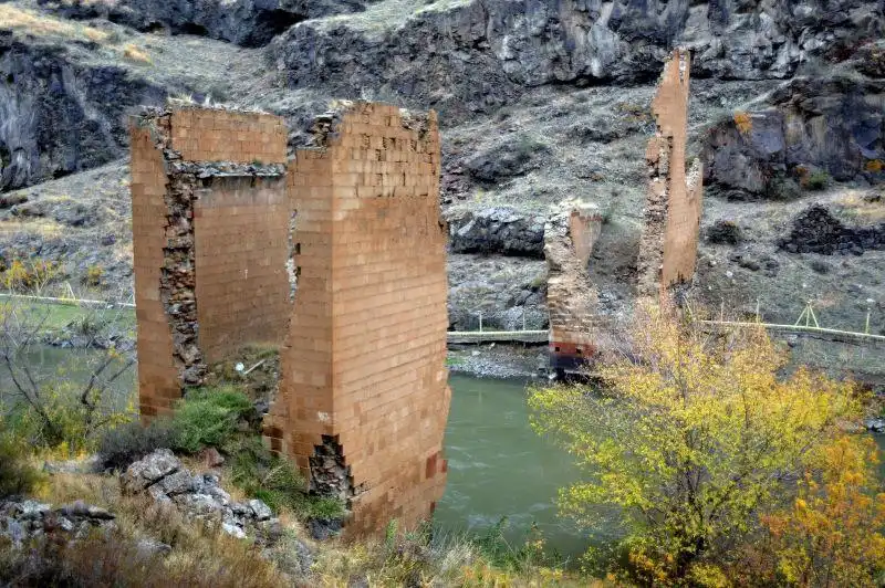 Անիի կամուրջը. դիւանագիտութեան նոր խորհրդանիշ մը…