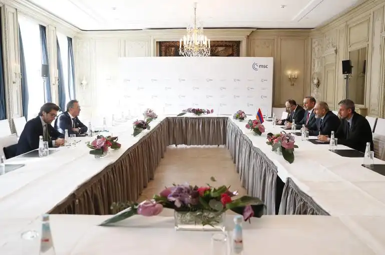 Փաշինեան հանդիպած է ՆԱԹՕ-ի նախկին քարտուղարին հետ 